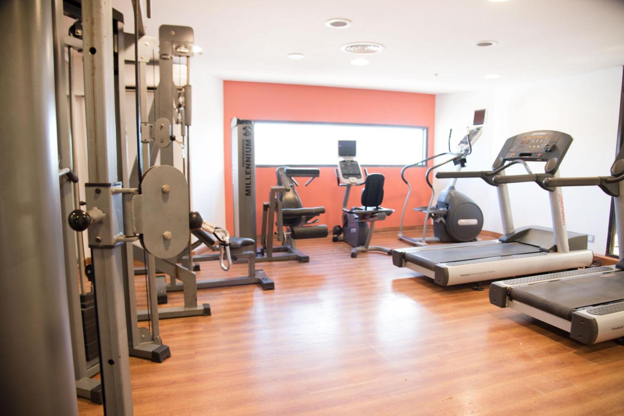 Libertador Hotel บัวโนสไอเรส ภายนอก รูปภาพ A typical gym
