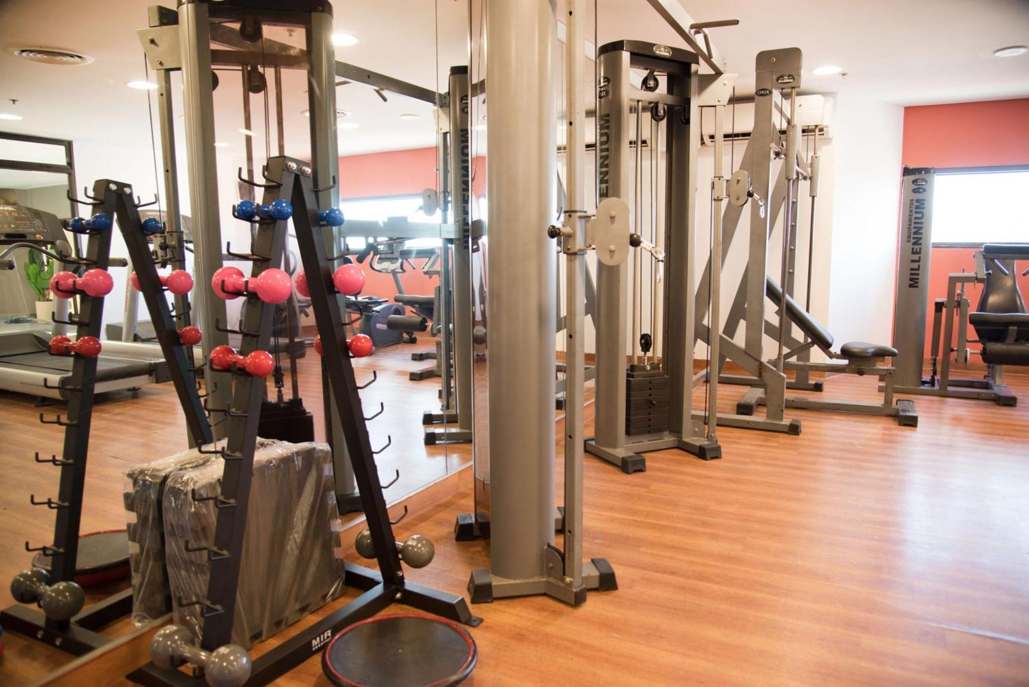 Libertador Hotel บัวโนสไอเรส ภายนอก รูปภาพ The gym at the University of Roehampton