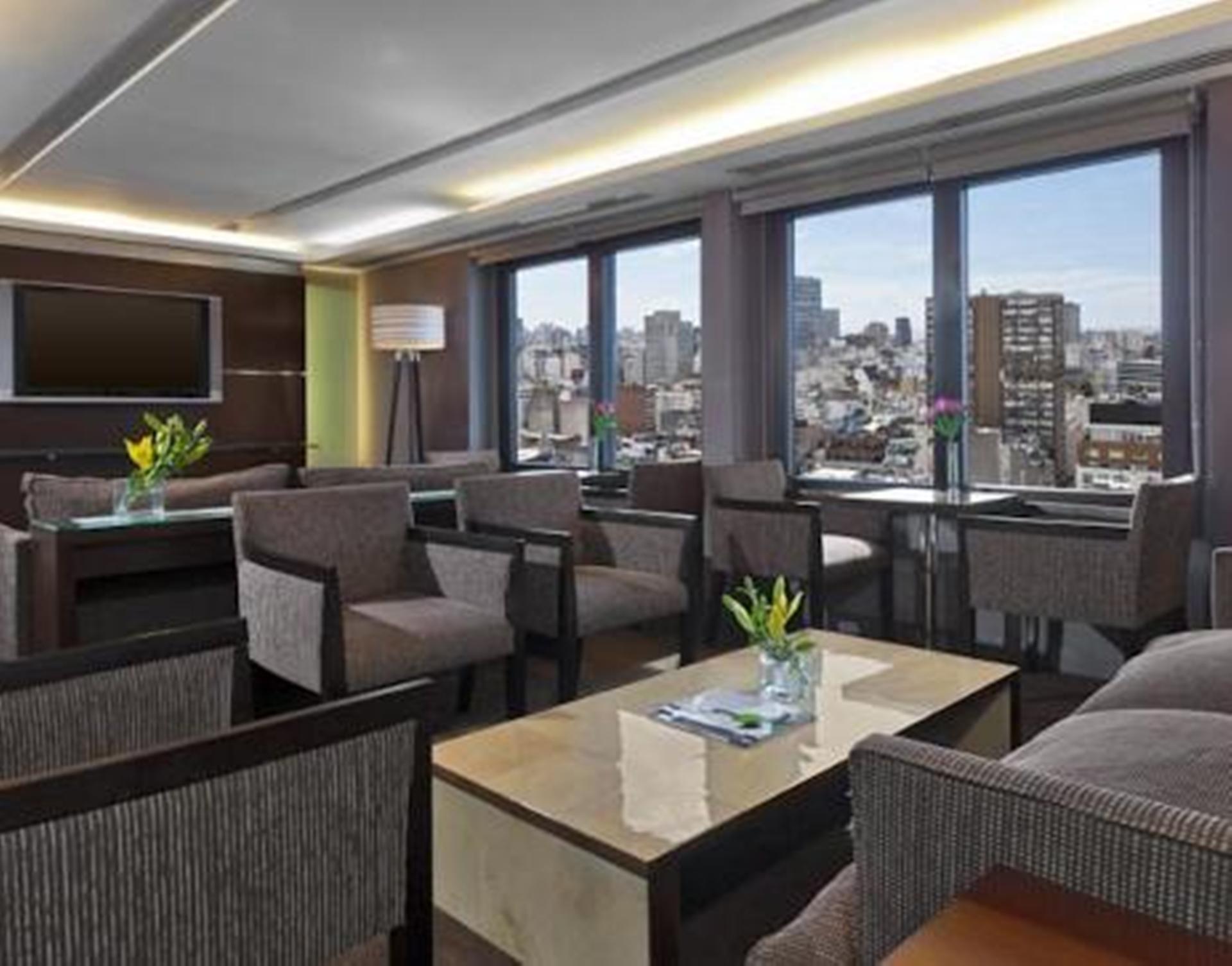 Libertador Hotel บัวโนสไอเรส ภายนอก รูปภาพ Club Lounge at the Hilton Athens