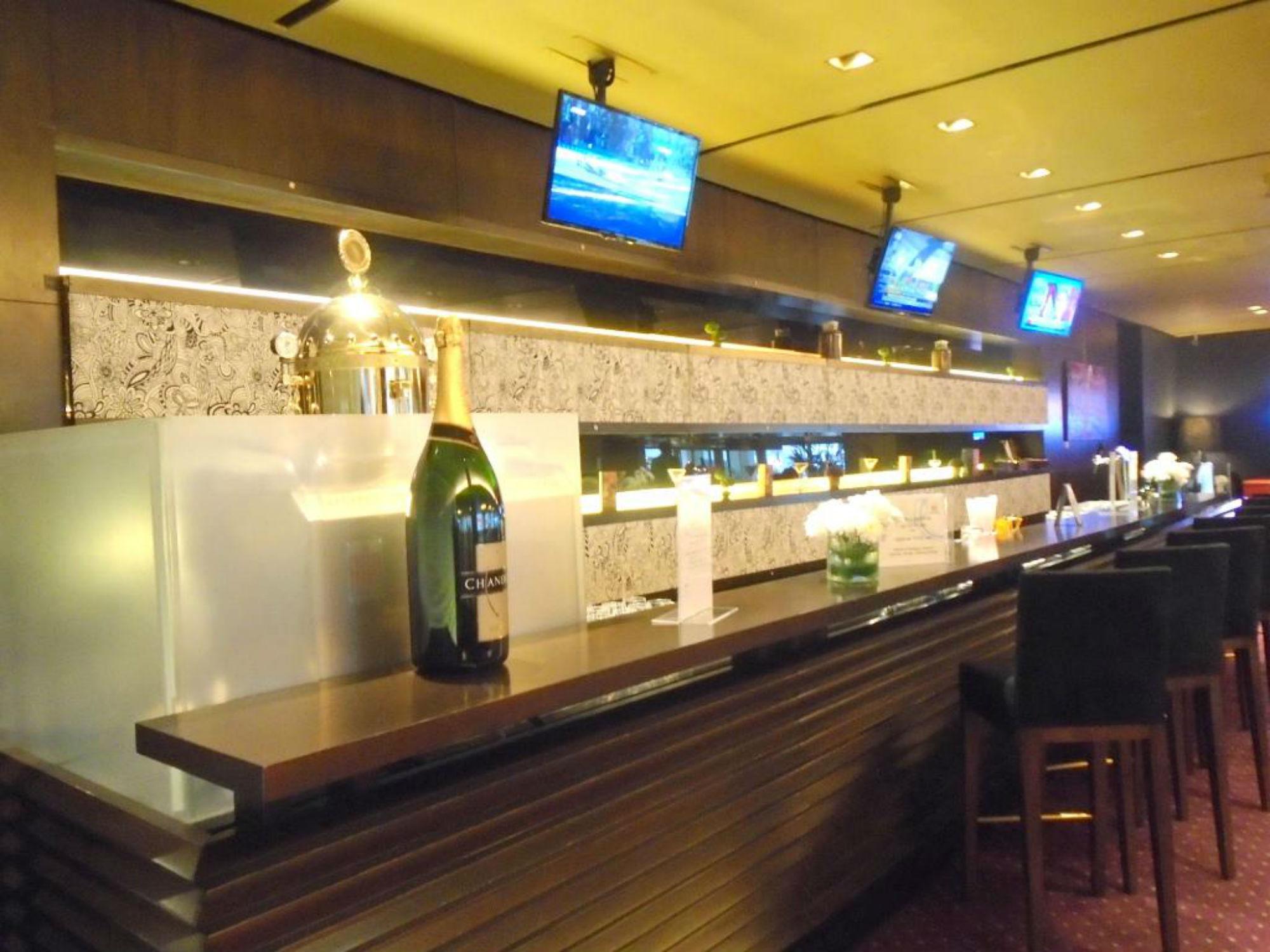 Libertador Hotel บัวโนสไอเรส ภายนอก รูปภาพ The bar at the lounge