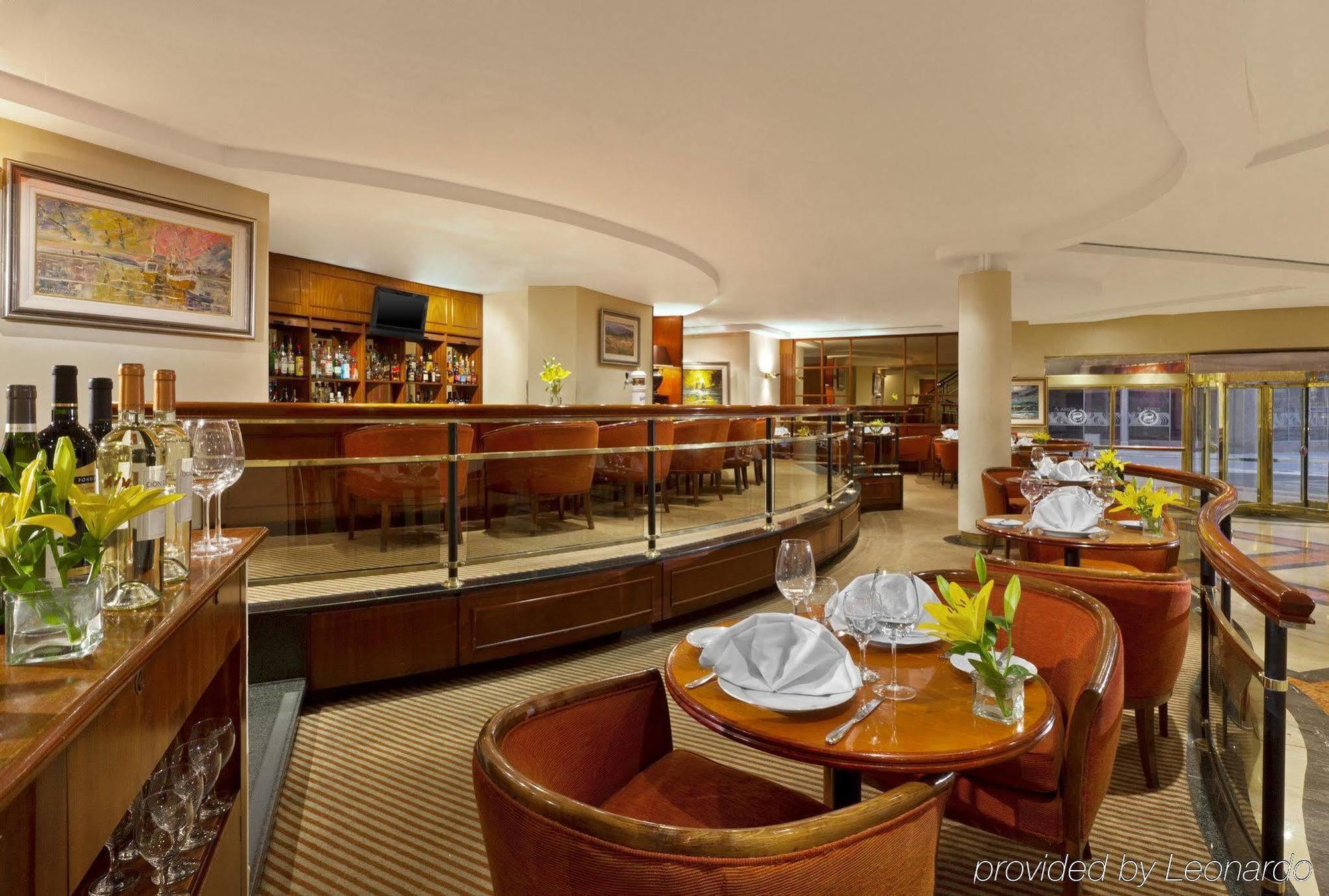 Libertador Hotel บัวโนสไอเรส ภายนอก รูปภาพ The lounge at the airport
