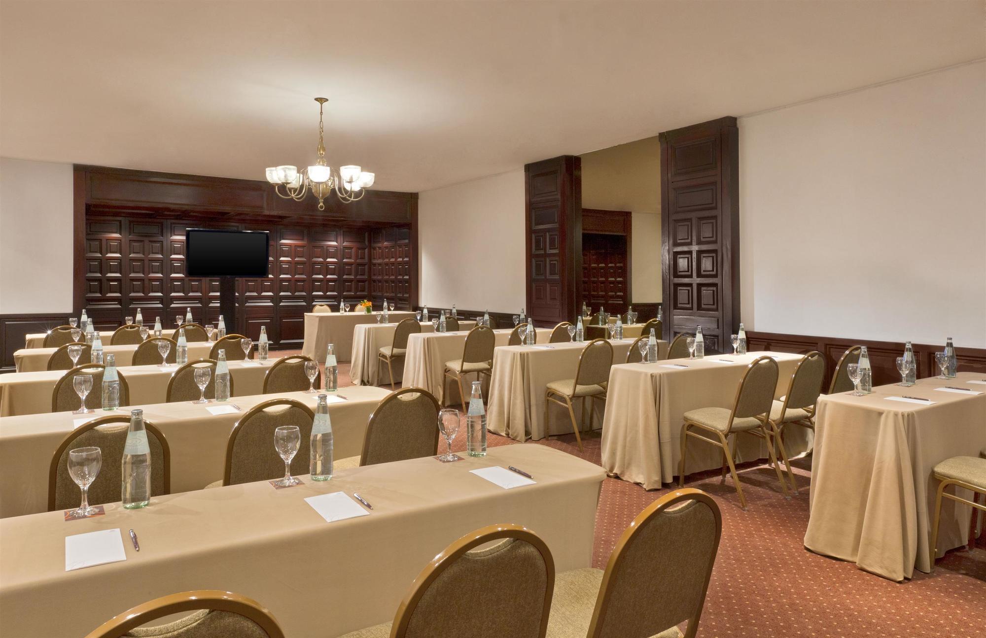 Libertador Hotel บัวโนสไอเรส ภายนอก รูปภาพ Meeting room