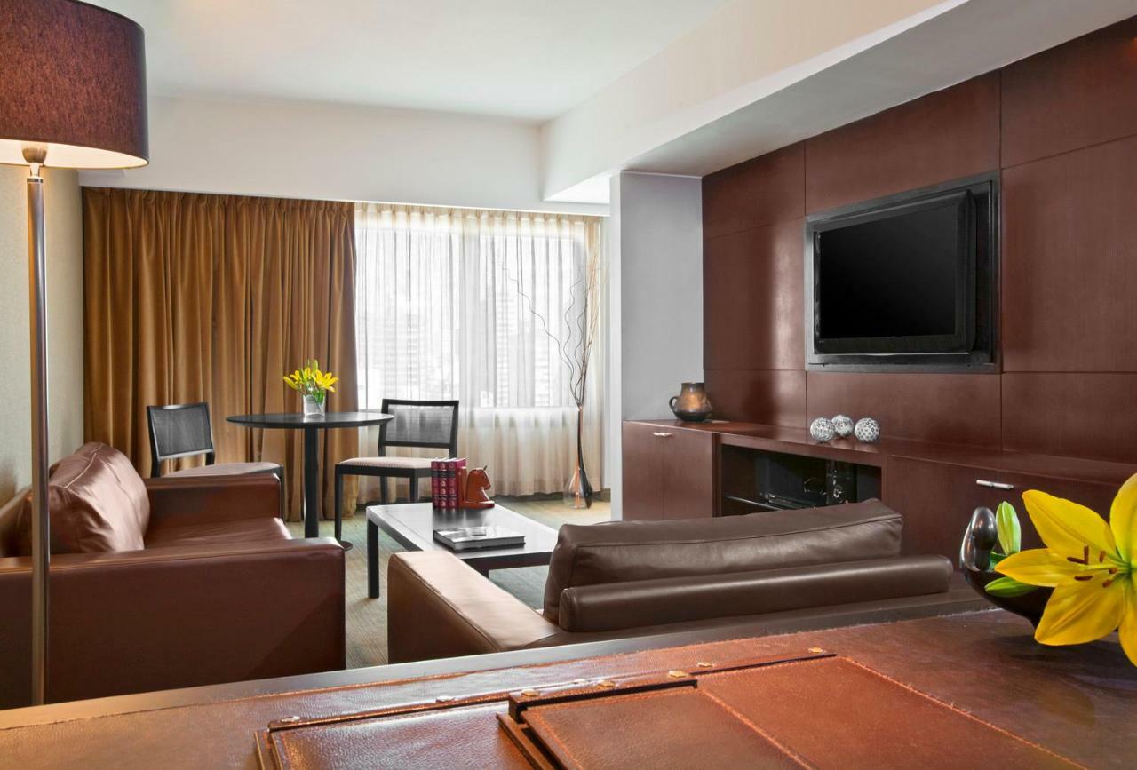 Libertador Hotel บัวโนสไอเรส ภายนอก รูปภาพ A suite at the hotel